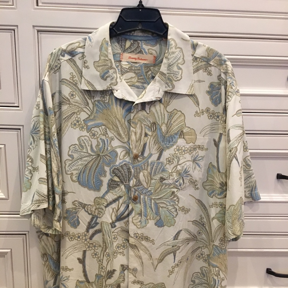 Tommy Bahama print button down shirt